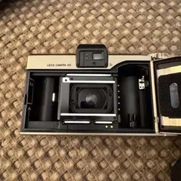 Leica Minilux Zoom With Soft Leica Case and Strap - Picture 5 of 11